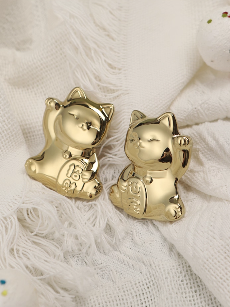 Wealth-Attracting Cat